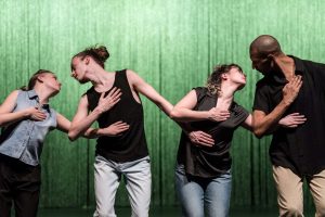 découvrez un spectacle d'amour captivant alliant passion, émotions et poésie, pour une expérience inoubliable.